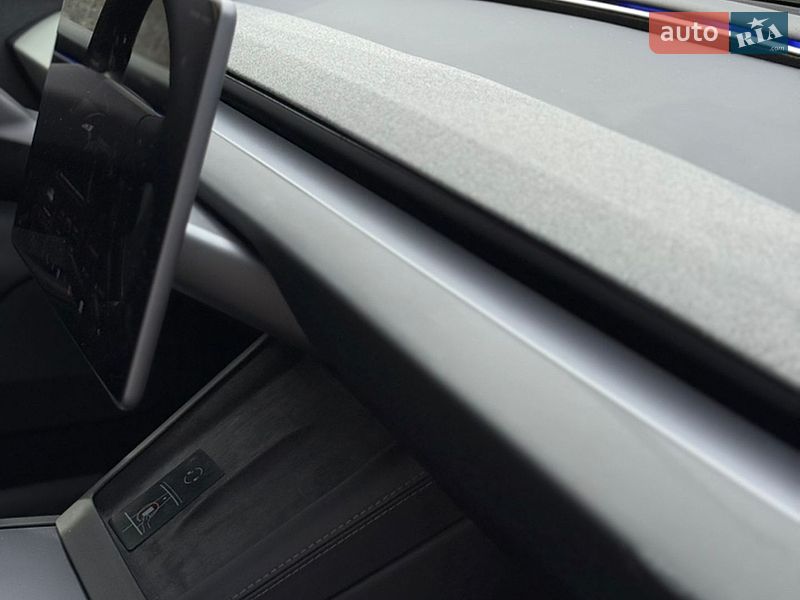 Седан Tesla Model 3 2025 в Луцьку