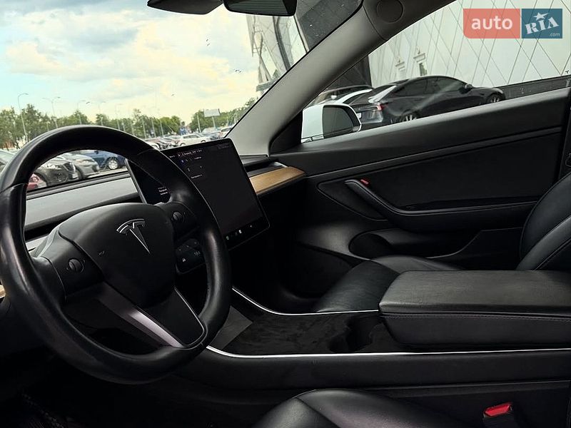 Седан Tesla Model 3 2019 в Києві