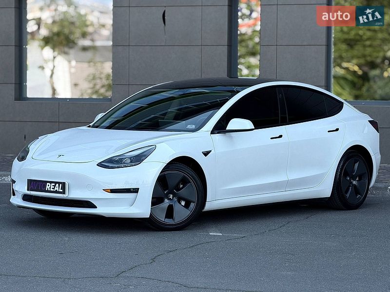 Седан Tesla Model 3 2022 в Кривому Розі