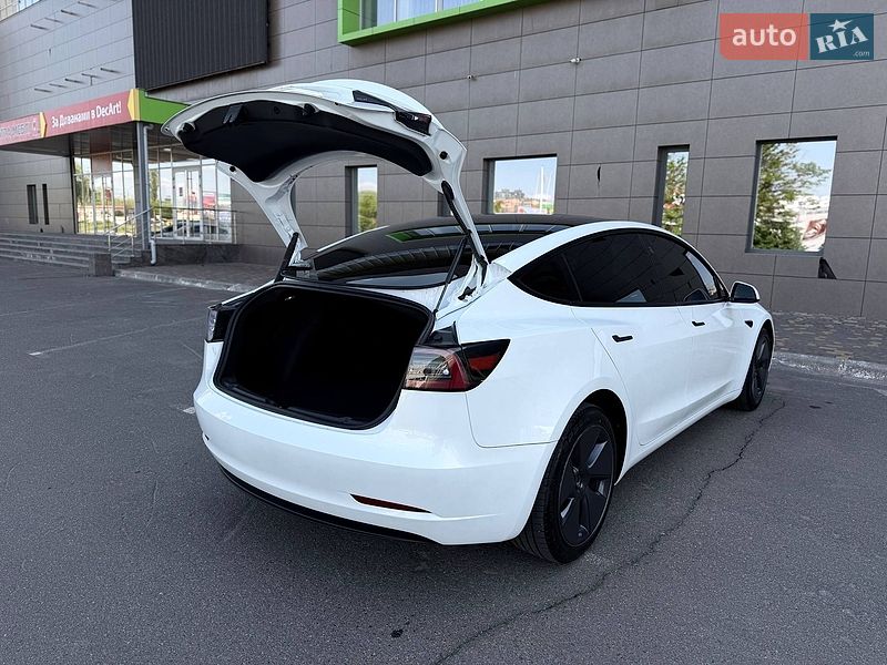 Седан Tesla Model 3 2022 в Кривому Розі