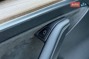 Седан Tesla Model 3 2022 в Кривому Розі