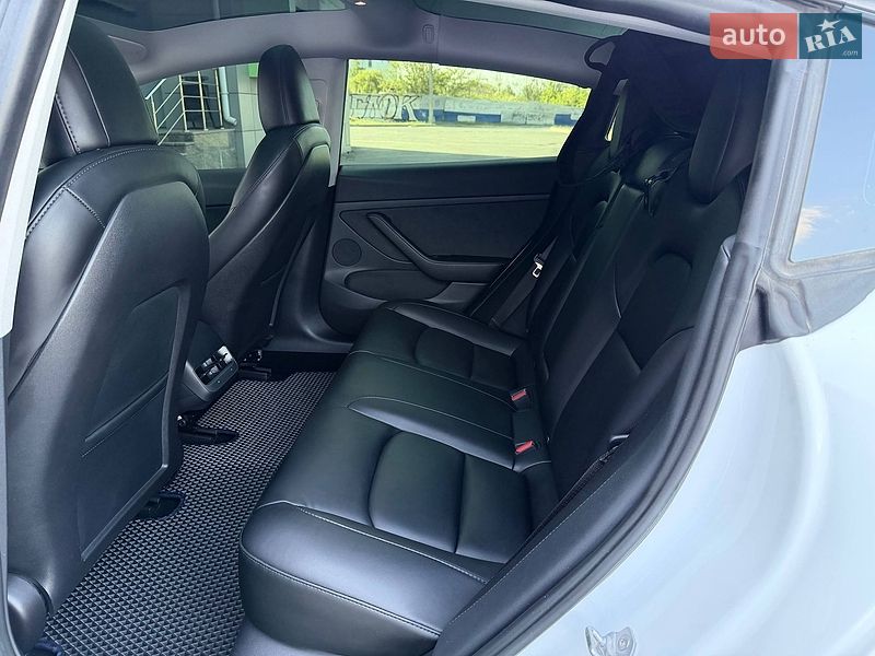 Седан Tesla Model 3 2022 в Кривому Розі