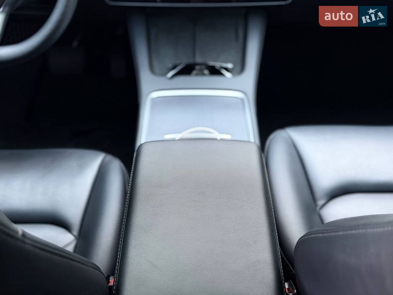 Седан Tesla Model 3 2022 в Кривому Розі