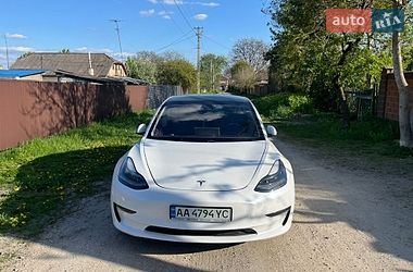 Седан Tesla Model 3 2021 в Киеве