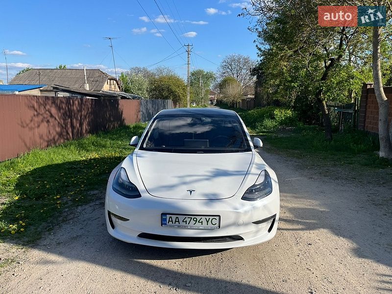 Седан Tesla Model 3 2021 в Киеве