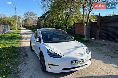 Седан Tesla Model 3 2021 в Киеве