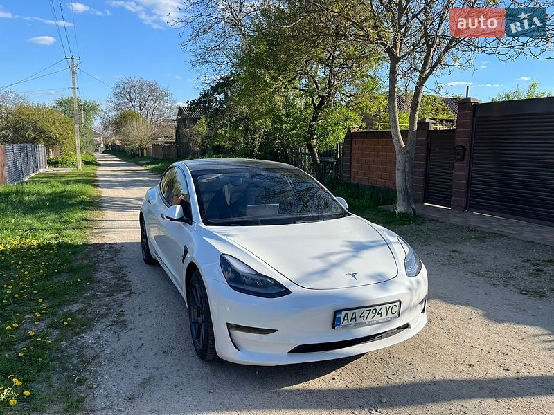 Седан Tesla Model 3 2021 в Киеве