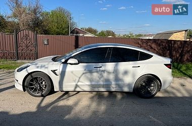 Седан Tesla Model 3 2021 в Киеве