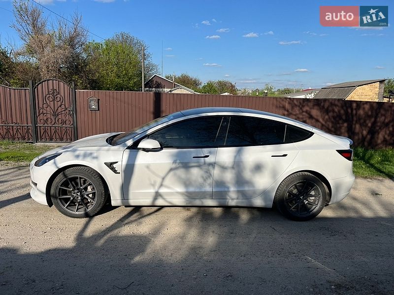 Седан Tesla Model 3 2021 в Киеве