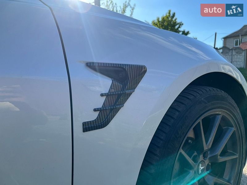 Седан Tesla Model 3 2021 в Киеве