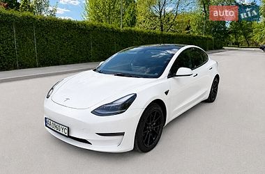 Седан Tesla Model 3 2022 в Киеве
