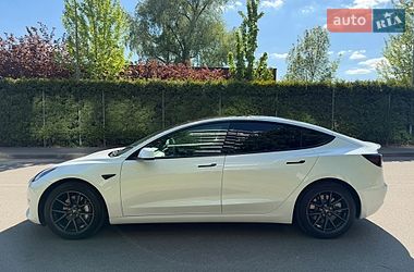 Седан Tesla Model 3 2022 в Киеве
