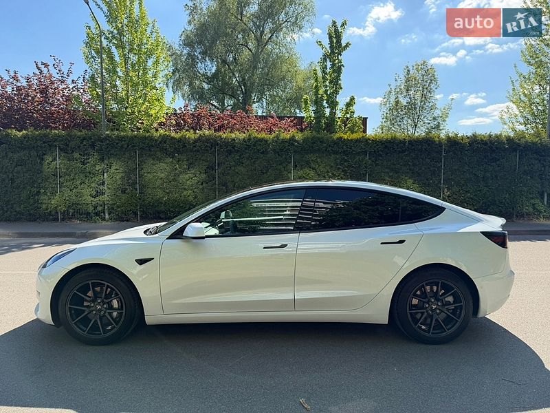 Седан Tesla Model 3 2022 в Киеве