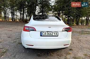 Седан Tesla Model 3 2022 в Черкассах