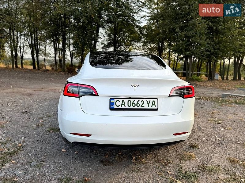 Седан Tesla Model 3 2022 в Черкассах