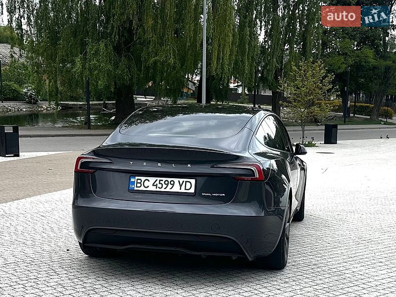 Седан Tesla Model 3 2025 в Львові