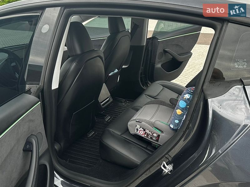 Седан Tesla Model 3 2025 в Львові