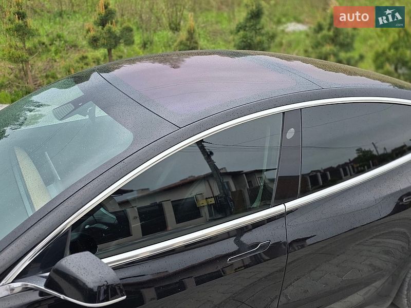 Седан Tesla Model 3 2018 в Львове