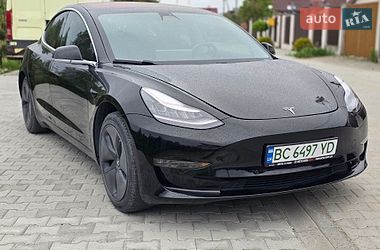 Седан Tesla Model 3 2018 в Львове