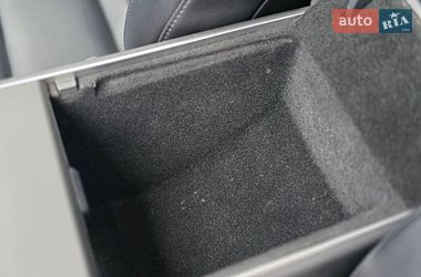 Седан Tesla Model 3 2018 в Львове