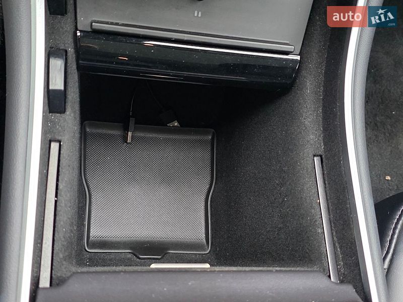 Седан Tesla Model 3 2018 в Львове