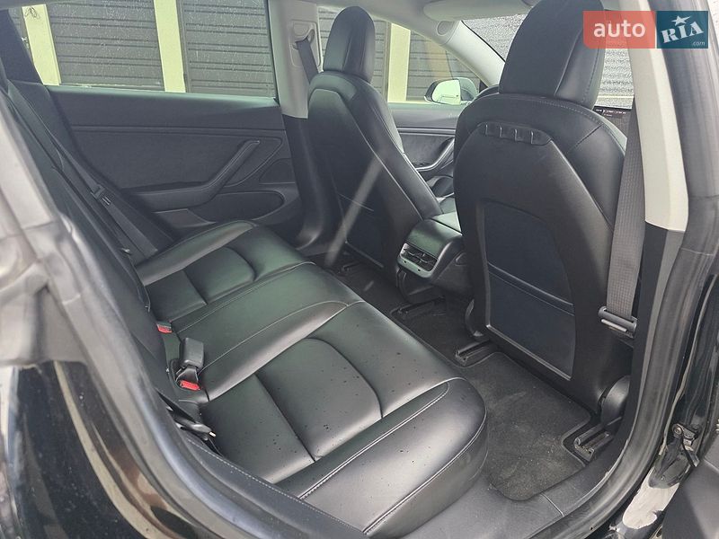 Седан Tesla Model 3 2018 в Львове
