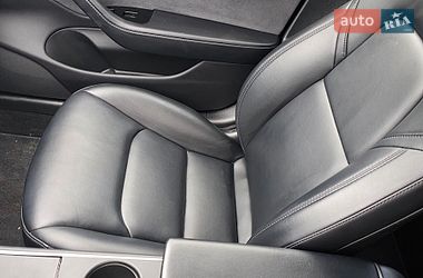 Седан Tesla Model 3 2018 в Львове