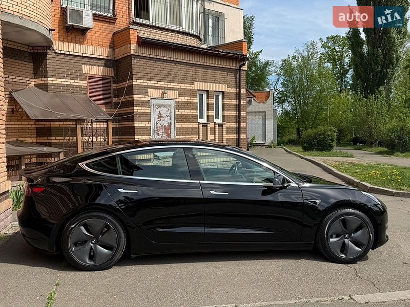 Седан Tesla Model 3 2018 в Киеве