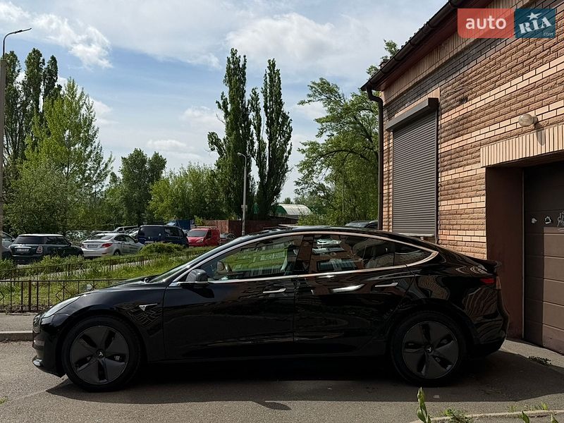 Седан Tesla Model 3 2018 в Киеве