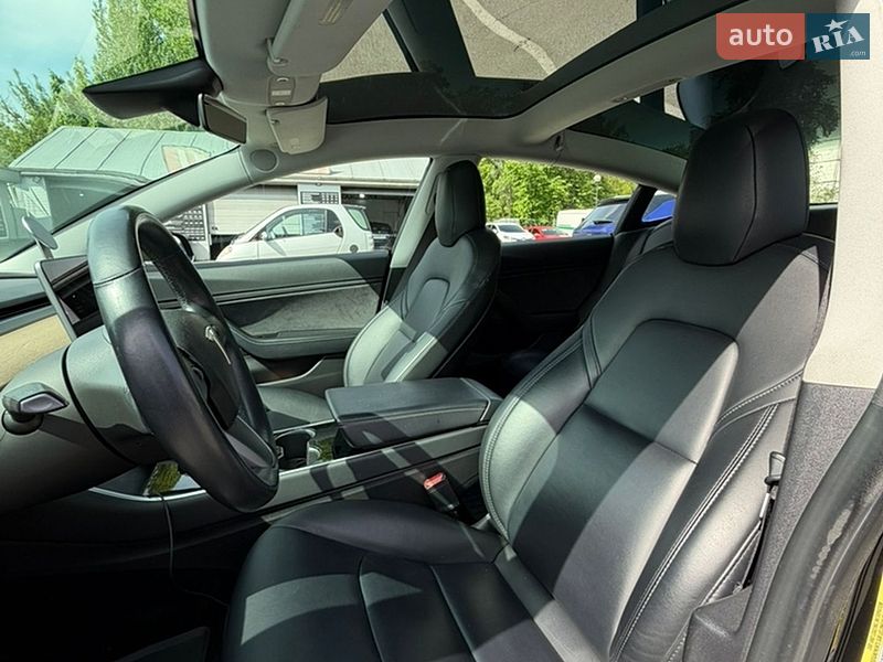 Седан Tesla Model 3 2018 в Киеве