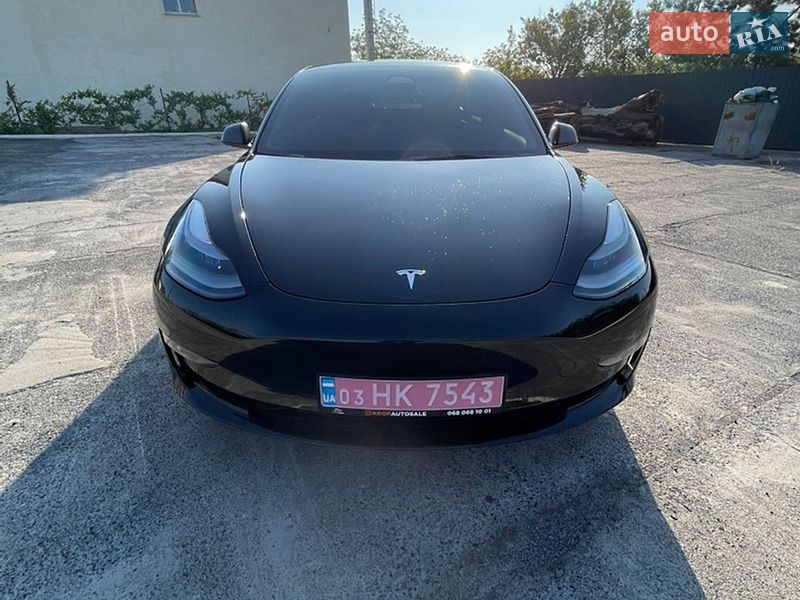 Седан Tesla Model 3 2022 в Кривом Роге