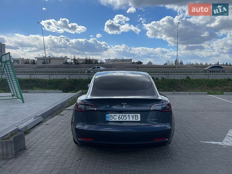 Седан Tesla Model 3 2018 в Львове