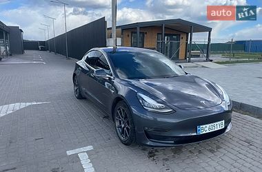 Седан Tesla Model 3 2018 в Львове