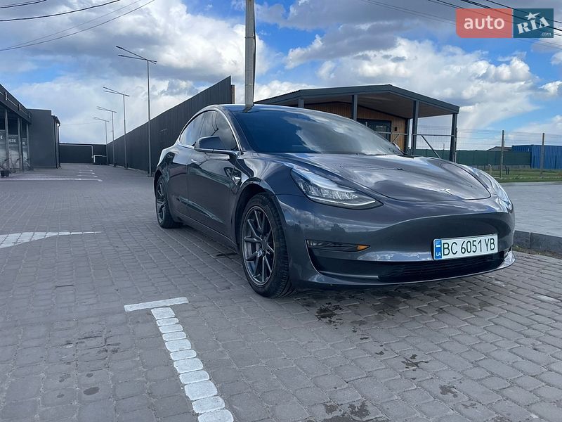 Седан Tesla Model 3 2018 в Львове