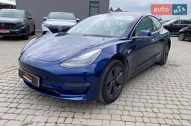 Седан Tesla Model 3 2018 в Львові