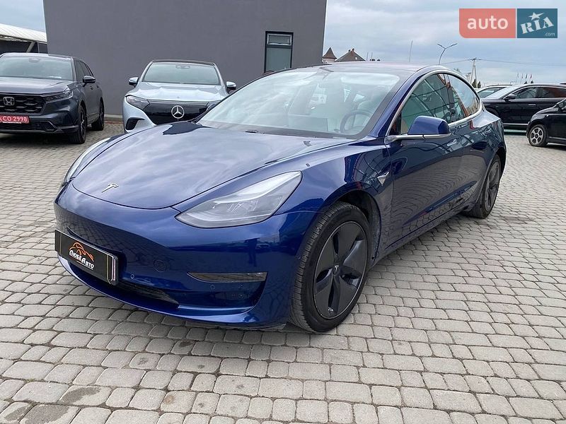 Седан Tesla Model 3 2018 в Львові