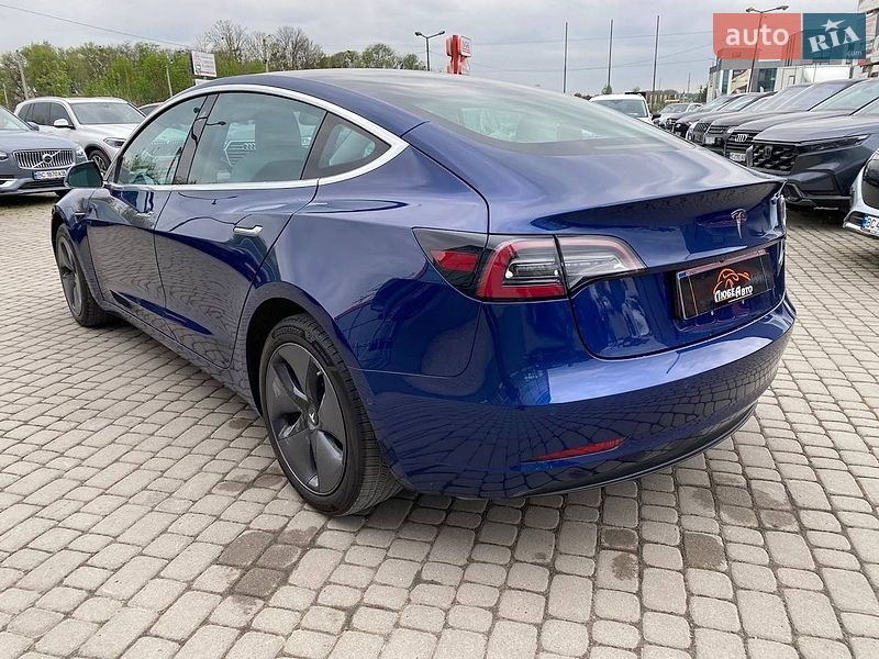 Седан Tesla Model 3 2018 в Львові