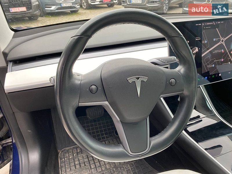 Седан Tesla Model 3 2018 в Львові