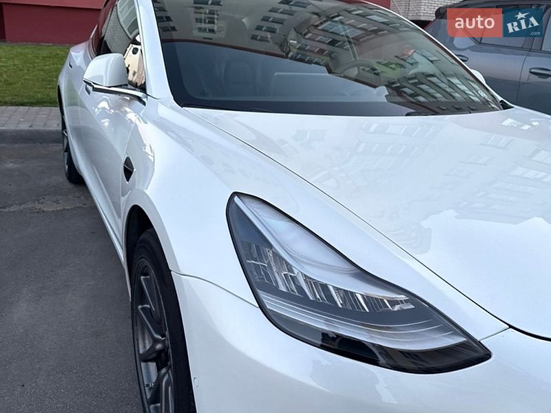 Седан Tesla Model 3 2020 в Виннице