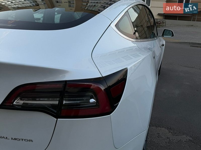 Седан Tesla Model 3 2020 в Виннице
