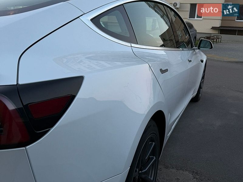 Седан Tesla Model 3 2020 в Виннице