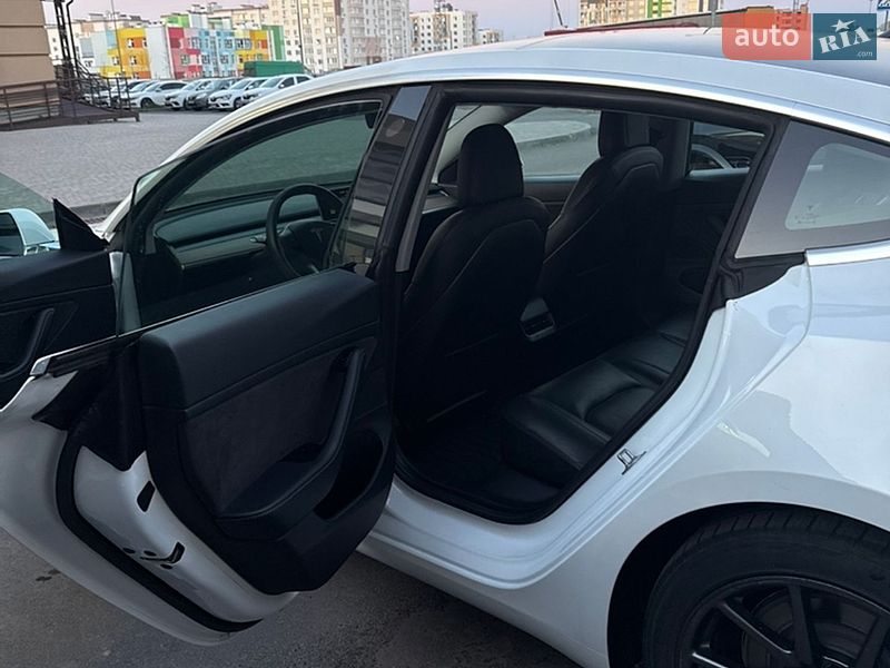 Седан Tesla Model 3 2020 в Виннице