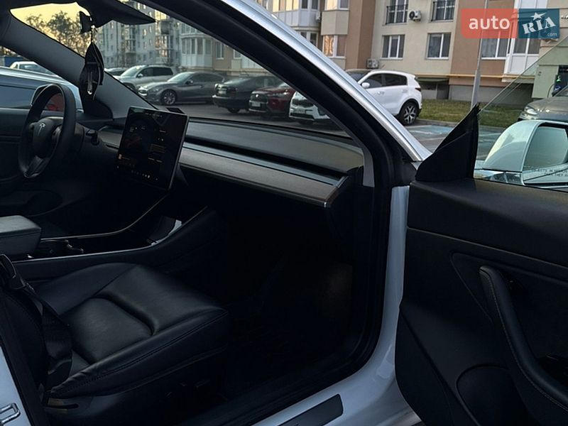 Седан Tesla Model 3 2020 в Виннице