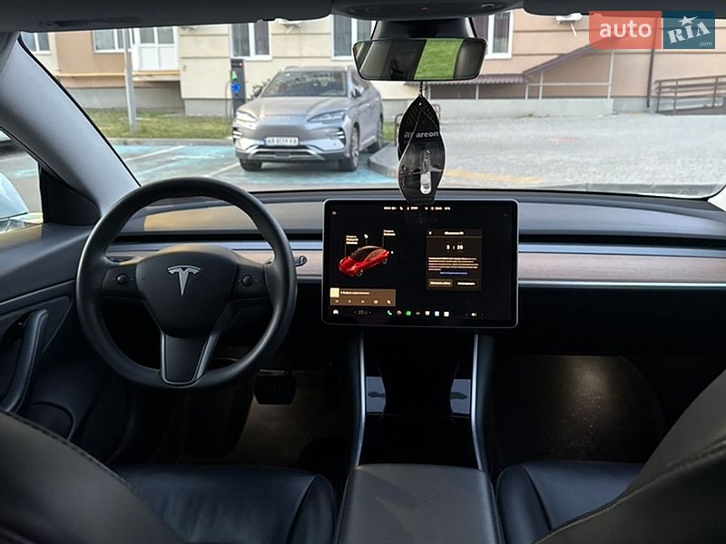 Седан Tesla Model 3 2020 в Виннице