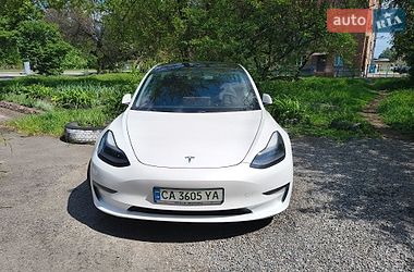 Седан Tesla Model 3 2021 в Черкасах