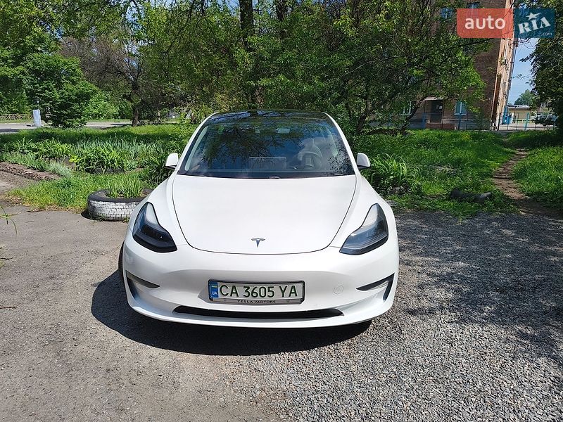 Седан Tesla Model 3 2021 в Черкасах
