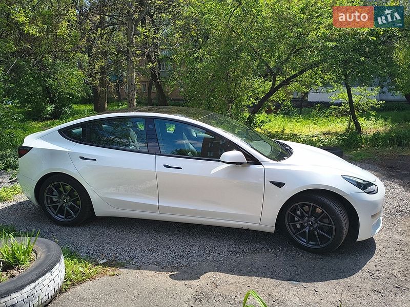 Седан Tesla Model 3 2021 в Черкасах
