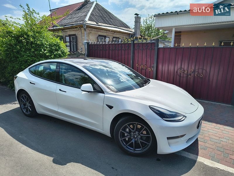 Седан Tesla Model 3 2021 в Черкасах