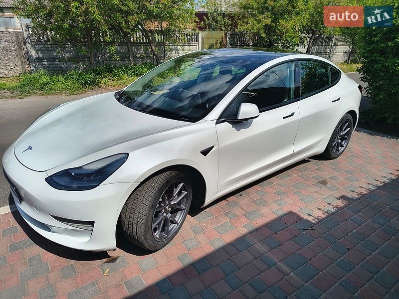 Седан Tesla Model 3 2021 в Черкасах