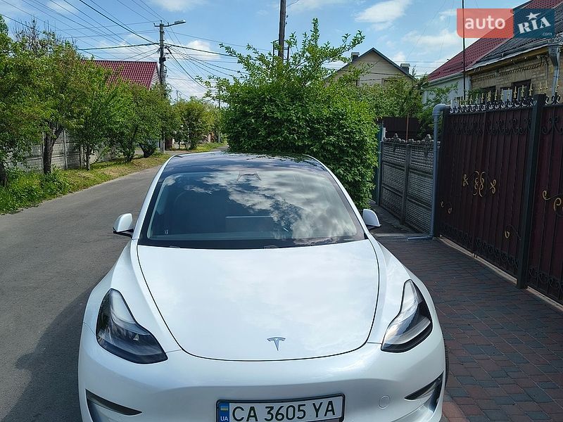 Седан Tesla Model 3 2021 в Черкасах